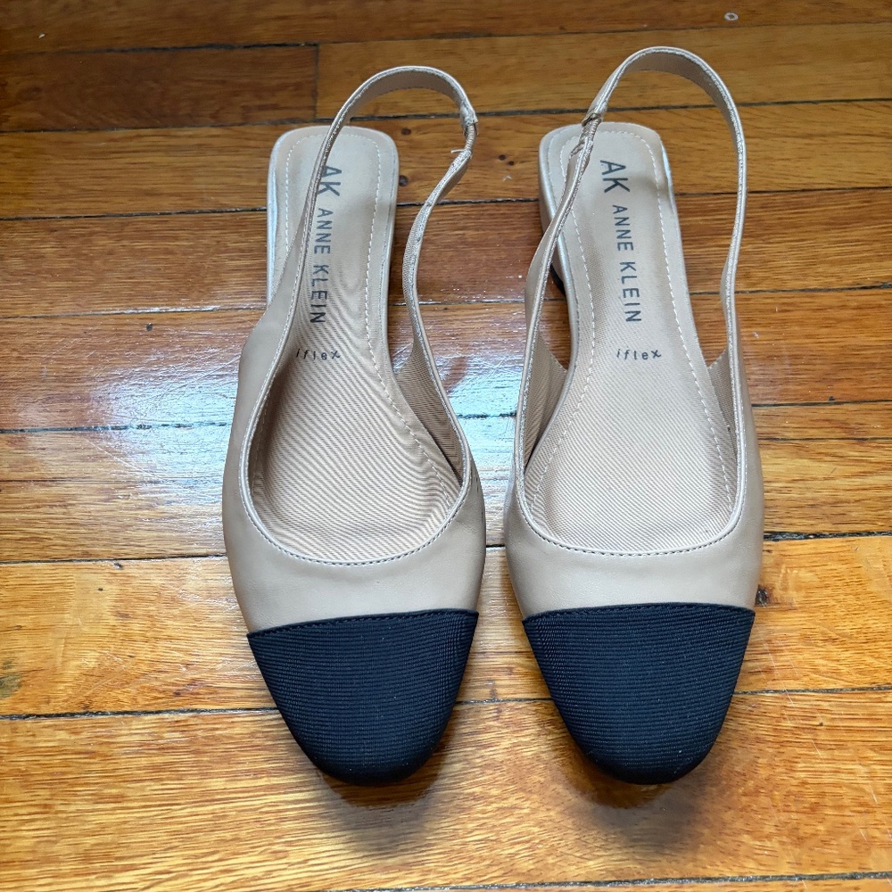 Anne Klein 2-toned slingbacks